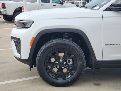 New 2026 Jeep Grand Cherokee Altitude AWD/4WD image 5