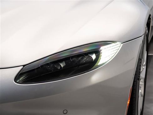 Used 2023 Aston Martin V8 Vantage Roadster image 27
