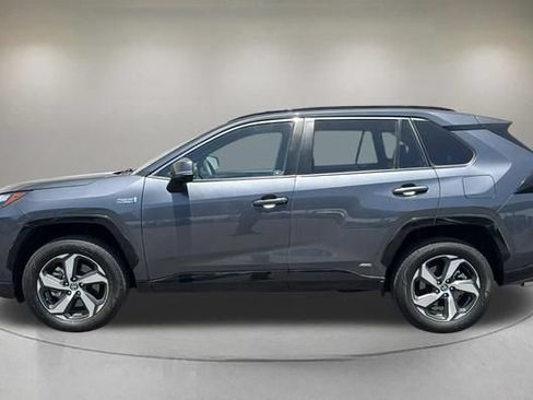 Used 2024 Toyota RAV4 SE w/ Weather & Moonroof Package AWD/4WD image 5