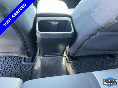 Used 2022 Toyota Tacoma TRD Off-Road AWD/4WD image 16