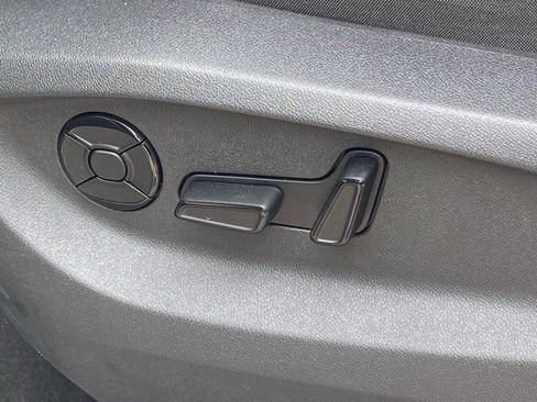 Used 2025 Volkswagen Tiguan SE AWD/4WD image 11