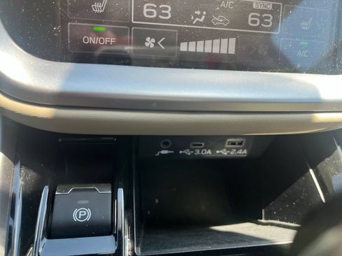 Used 2025 Subaru Outback Limited AWD/4WD image 20