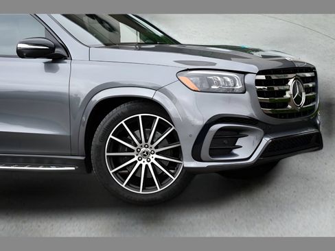 Used 2024 Mercedes-Benz GLS 450 4MATIC image 10