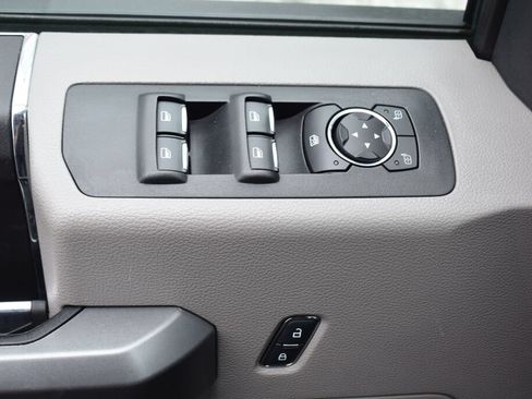 Used 2018 Ford F150 XLT AWD/4WD image 16