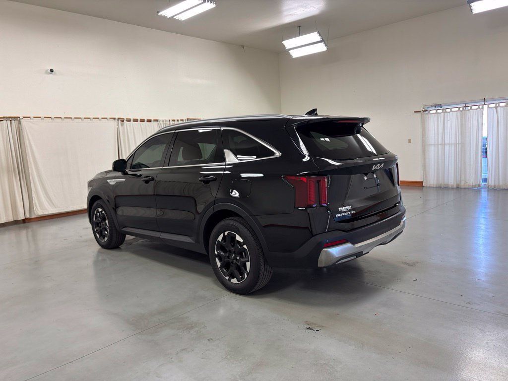 Used 2026 Kia Sorento S FWD image 6