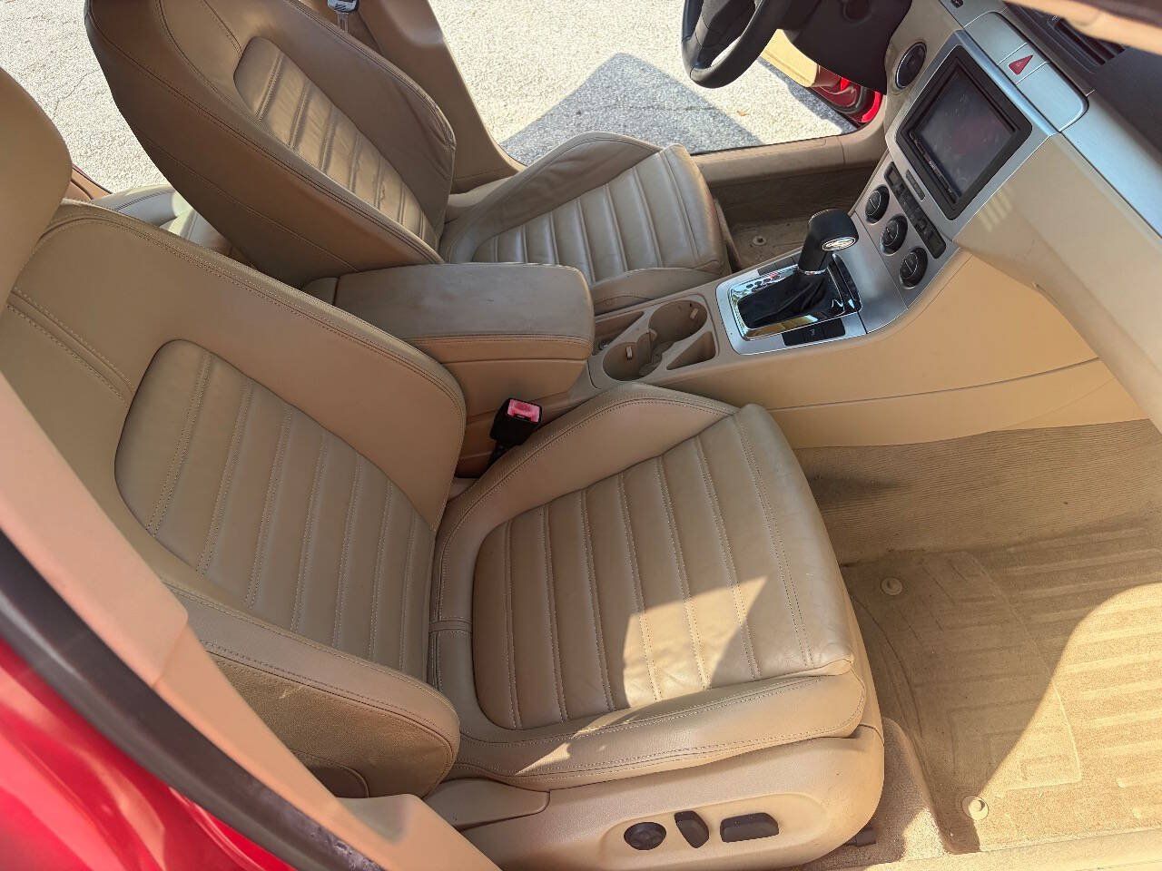Used 2008 Volkswagen Passat VR6 FWD image 13