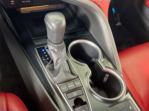 Used 2018 Toyota Camry XSE image 16