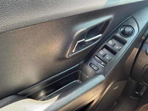 Used 2018 Chevrolet Trax LT w/ Sun & Sound Package AWD/4WD image 29