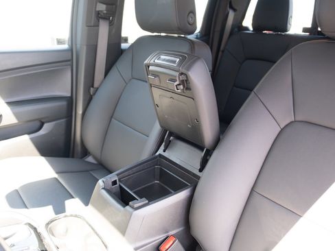 Used 2024 Chevrolet Colorado Trail Boss w/ Advanced Trailering Package AWD/4WD image 8