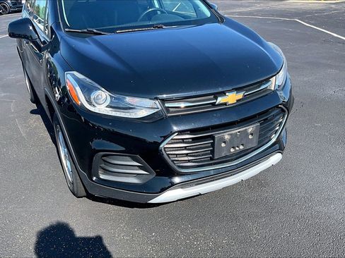 Used 2020 Chevrolet Trax LT w/ Sun & Sound Package AWD/4WD image 4