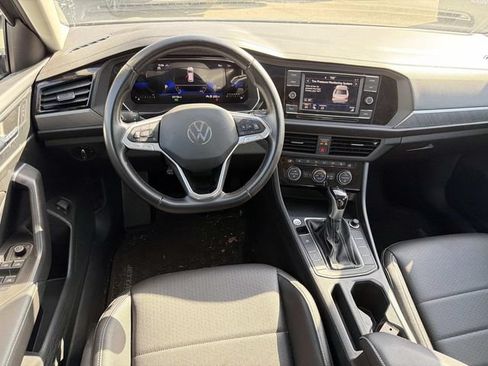 Used 2023 Volkswagen Jetta SE w/ Panoramic Sunroof Package FWD image 7
