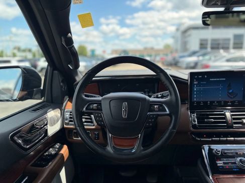 Used 2022 Lincoln Navigator Reserve AWD/4WD image 30