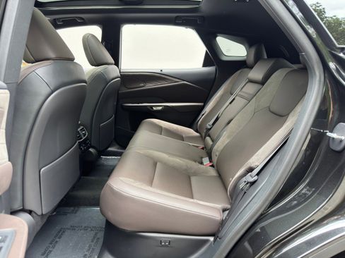 Used 2023 Lexus RX 350 w/ Luxury Package image 44