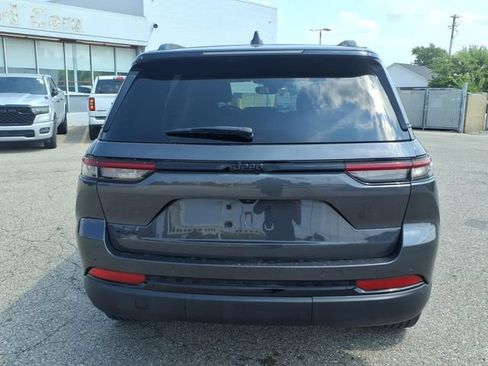 Used 2024 Jeep Grand Cherokee Altitude AWD/4WD image 6