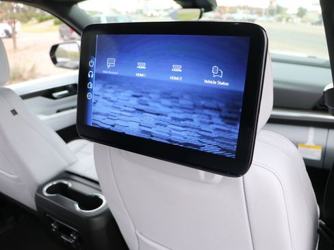 New 2026 Chevrolet Suburban Premier image 33