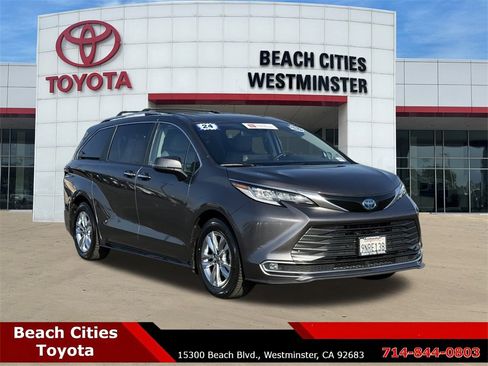 Certified 2024 Toyota Sienna Limited image 1