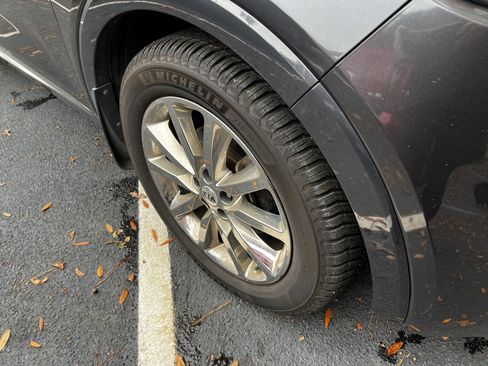 Used 2018 Kia Sorento SX image 11