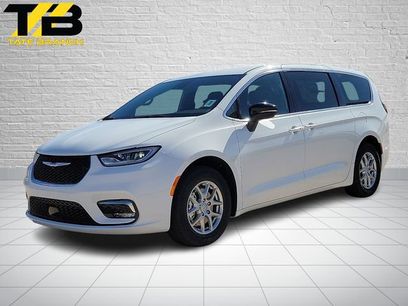 New 2026 Chrysler Pacifica Select
