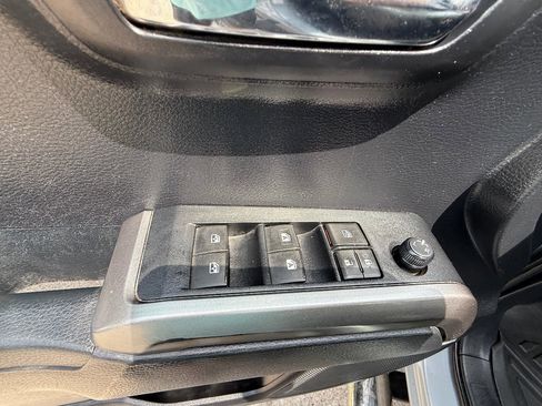 Used 2019 Toyota Tacoma SR image 28