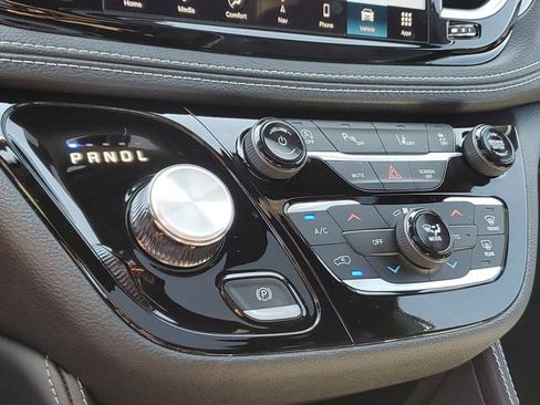 New 2026 Chrysler Pacifica Limited w/ S Appearance Package image 12