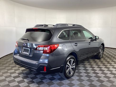 Used 2018 Subaru Outback 2.5i Limited AWD/4WD image 2