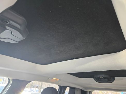 Used 2017 Jeep Renegade Latitude w/ Cold Weather Group image 30