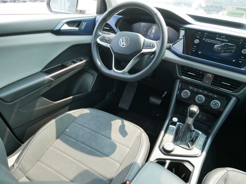Used 2023 Volkswagen Taos SE w/ Panoramic Sunroof Package AWD/4WD image 9