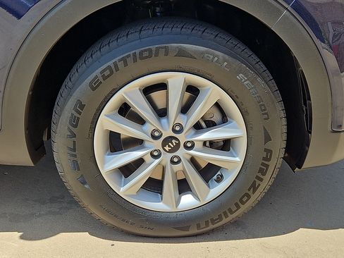 Used 2020 Kia Sorento LX w/ LX I4 Convenience Package FWD image 5