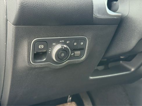Used 2023 Mercedes-Benz GLB 250 4MATIC image 13