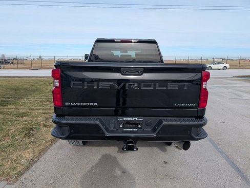 Used 2024 Chevrolet Silverado 2500 Custom w/ Custom Value Package image 8