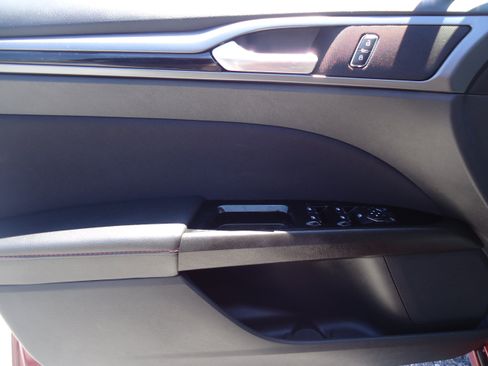 Used 2015 Ford Fusion SE FWD image 19