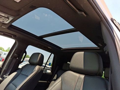 Used 2022 Chevrolet Tahoe RST AWD/4WD image 16