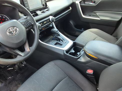 Used 2021 Toyota RAV4 XLE FWD image 9