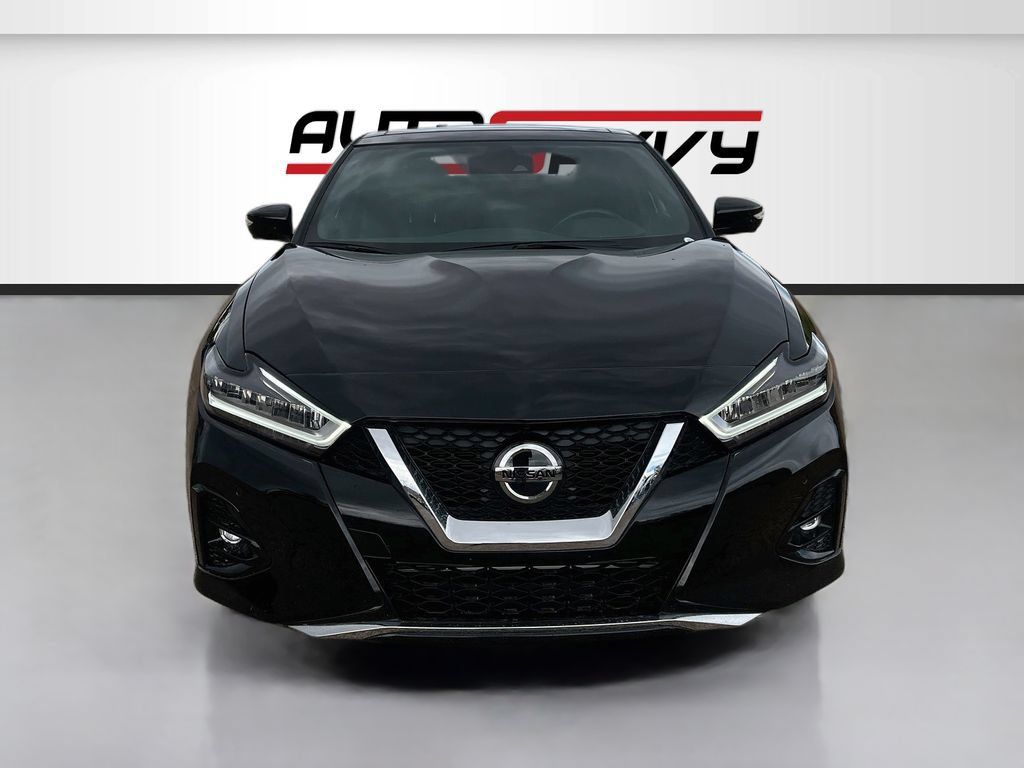 Used 2023 Nissan Maxima SR w/ Sport Mat Group FWD image 2