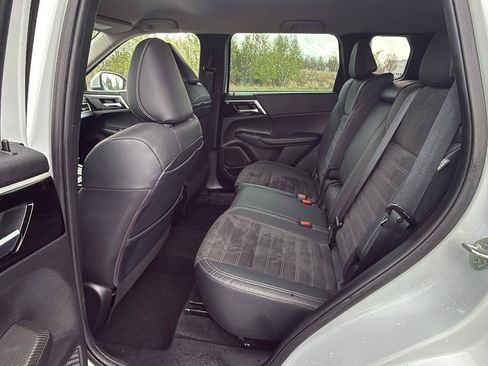 Used 2022 Mitsubishi Outlander SE AWD/4WD image 23