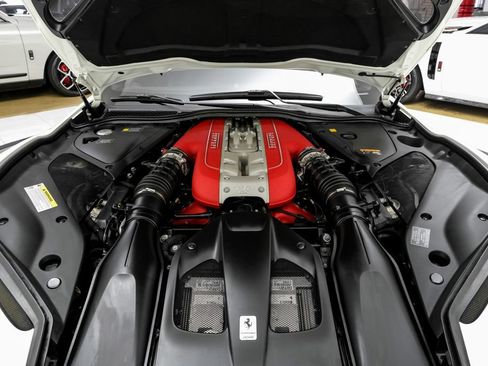 Used 2019 Ferrari 812 Superfast RWD image 57
