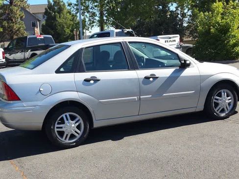 Used 2003 Ford Focus SE FWD image 9