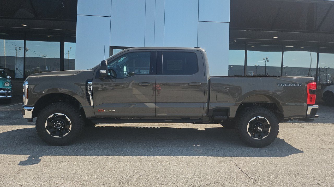 New 2027 Ford F350 Lariat w/ Tremor Off-Road Package AWD/4WD image 3