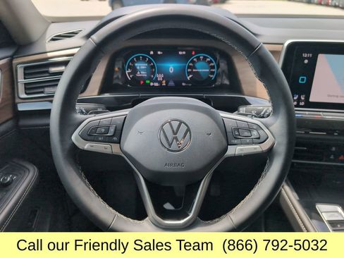 Used 2025 Volkswagen Atlas SE AWD/4WD image 15