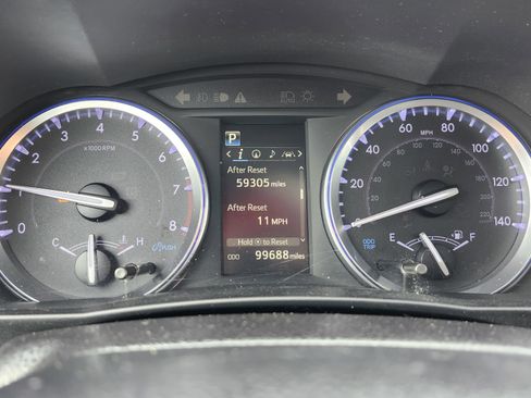 Used 2019 Toyota Highlander SE image 29