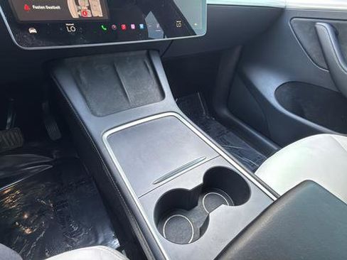 Used 2023 Tesla Model Y Long Range AWD/4WD image 18