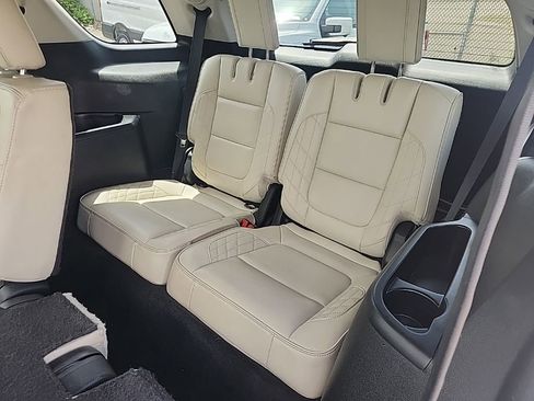 Used 2017 Ford Explorer Platinum AWD/4WD image 28