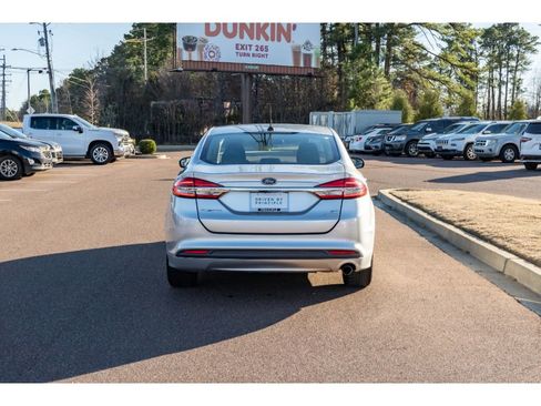 Used 2017 Ford Fusion SE image 6