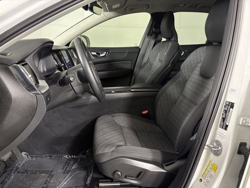 Used 2023 Volvo XC60 B5 Core image 16