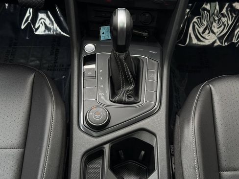 Used 2021 Volkswagen Tiguan SE w/ Panoramic Sunroof Package AWD/4WD image 25