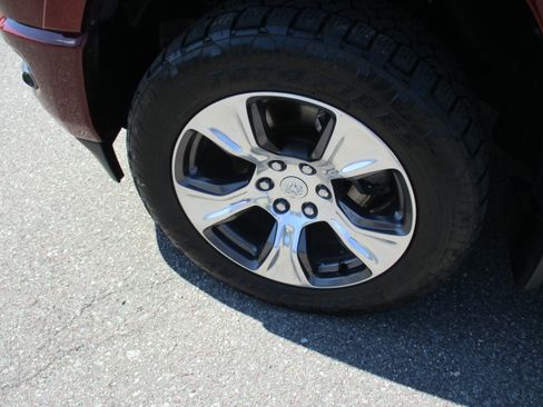 Used 2019 RAM 1500 Laramie w/ Sport Appearance Package AWD/4WD image 9