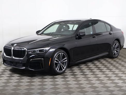 Used 2021 BMW 750i xDrive w/ M Sport Package AWD/4WD image 13