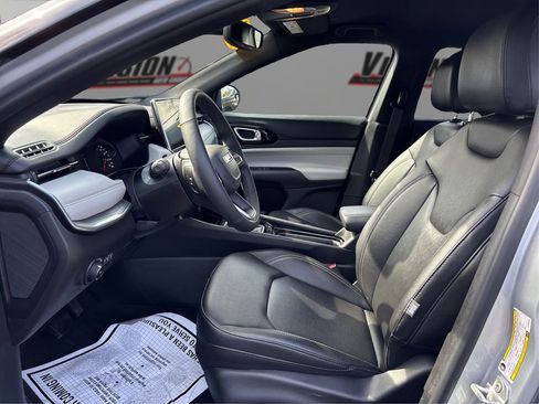 Used 2025 Jeep Compass Limited image 9