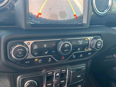 Used 2022 Jeep Wrangler Unlimited Rubicon w/ Xtreme Recon 35" Tire Package AWD/4WD image 26