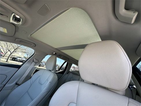 Used 2021 Volvo V60 T5 Cross Country w/ Climate Package image 25